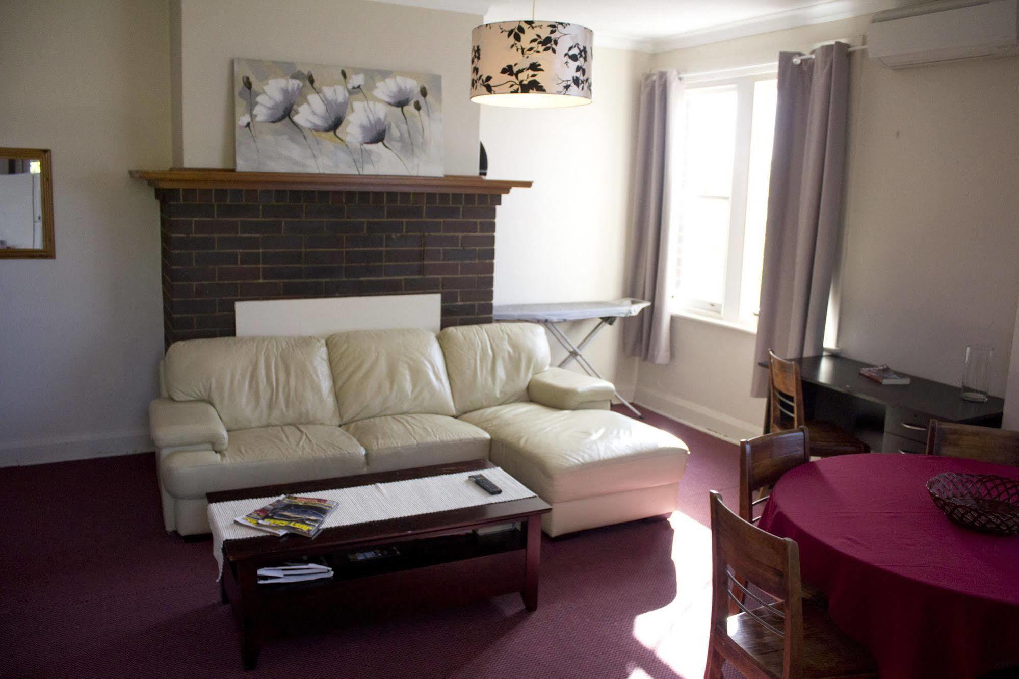 Court House Hotel Boorowa Luaran gambar
